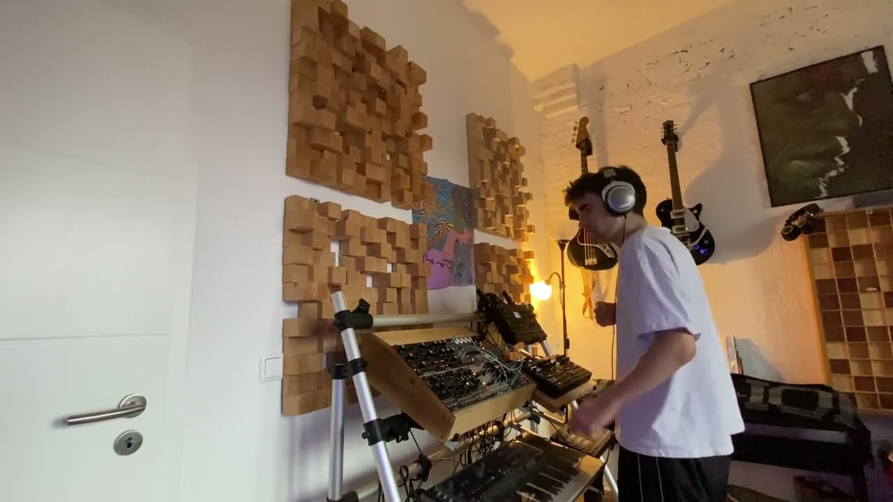 MODULAR MELODIC TECHNO - Groovy Melodic Modular Techno - 131