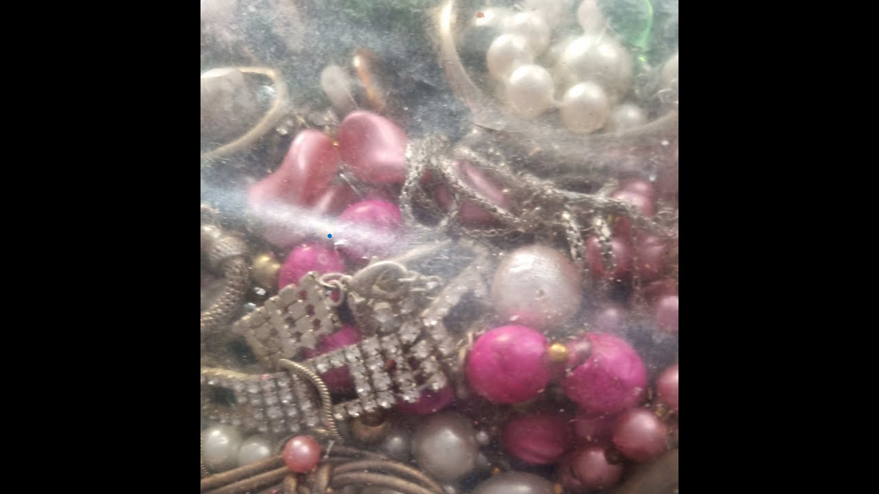 Part 2 of unbagging and sorting a 9kg bag of costume jewellery purchased from eBay