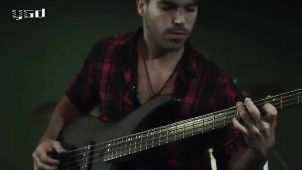 Miki Santamaria - Yamaha TRBX 504 Bass Demo - Active and Passive Settings