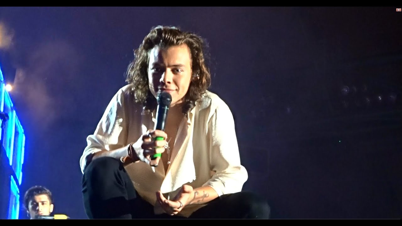 One Direction - Harry asks for joke & Night Changes - Melbourne 14/2/15 - 4th Row
