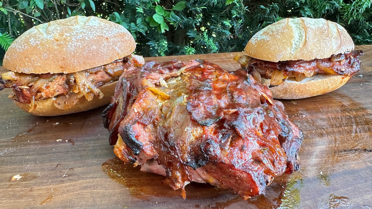 BBQ Bacon F&auml;cherbraten - Saftiger R&uuml;ckenbraten vom Grill