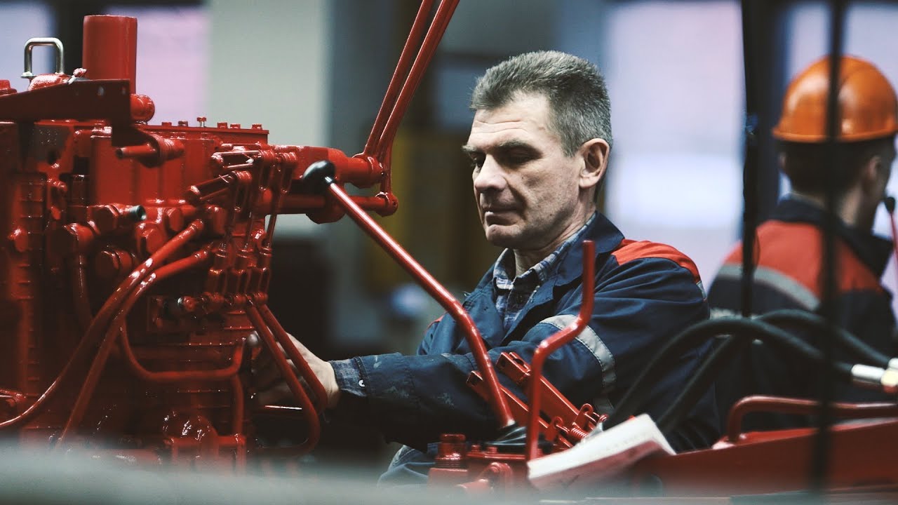 No Comment - Fábrica de Tractores Belarus.