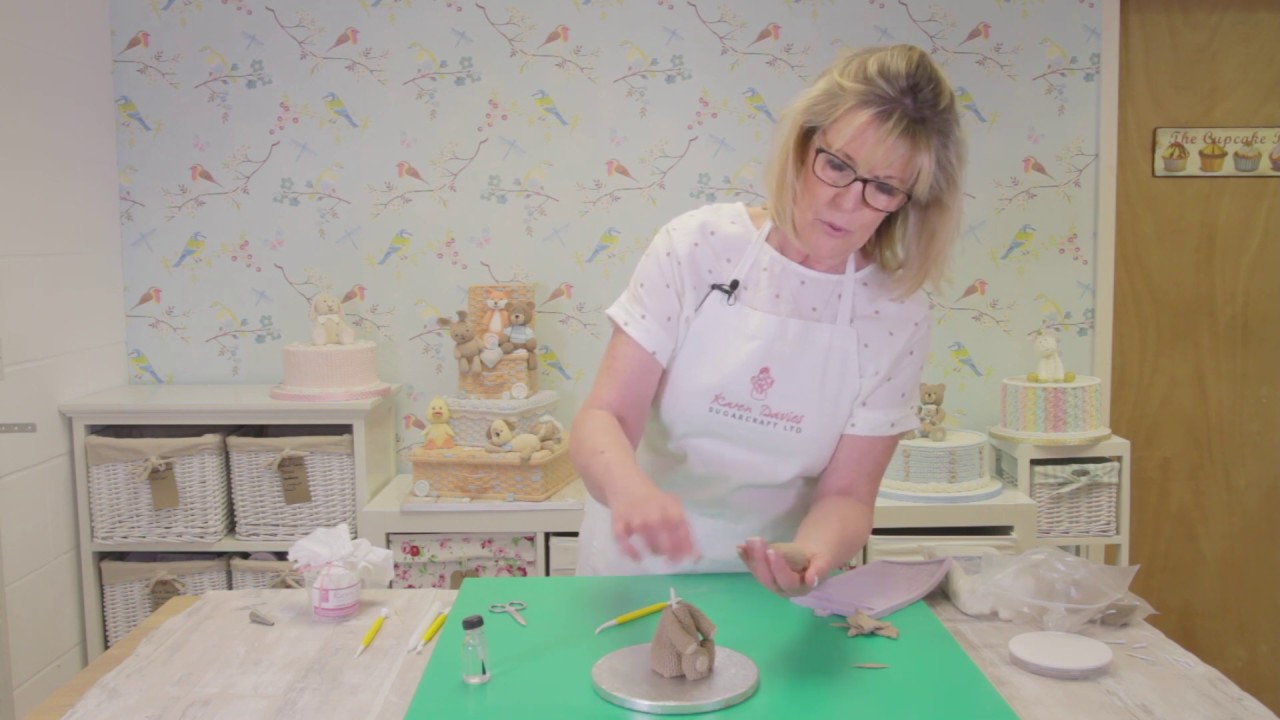 Karen Davies Sugarcraft Cake Decorating Tutorial - Knitted Teddy Bear - Knit & Crochet Moulds