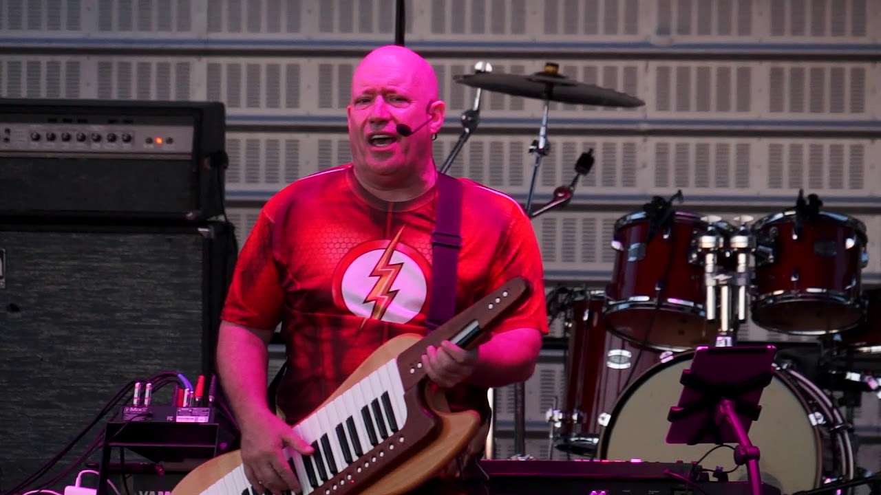 Amazing keytar player solo. Must see!