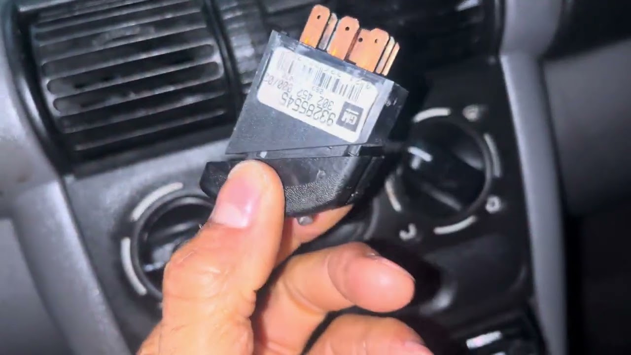 Defeito comum no botão do pisca alerta do corsa 