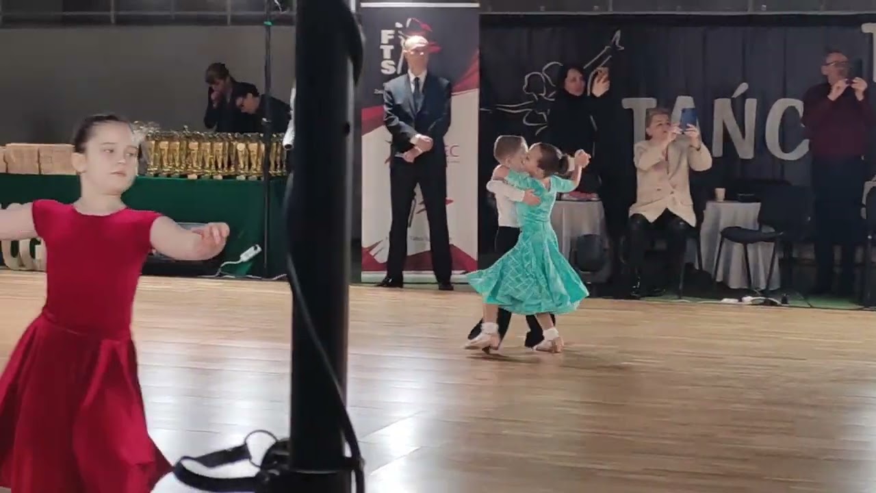 kategoria 8-9 lat F walc wiedeński #bydgoszcz #taniec #taniectowarzyski #kidsmusicians #walc #walc