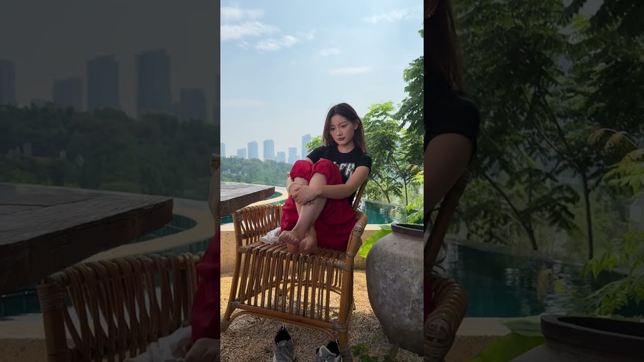 亦塑摄影美女在休闲会所大秀美脚玉足