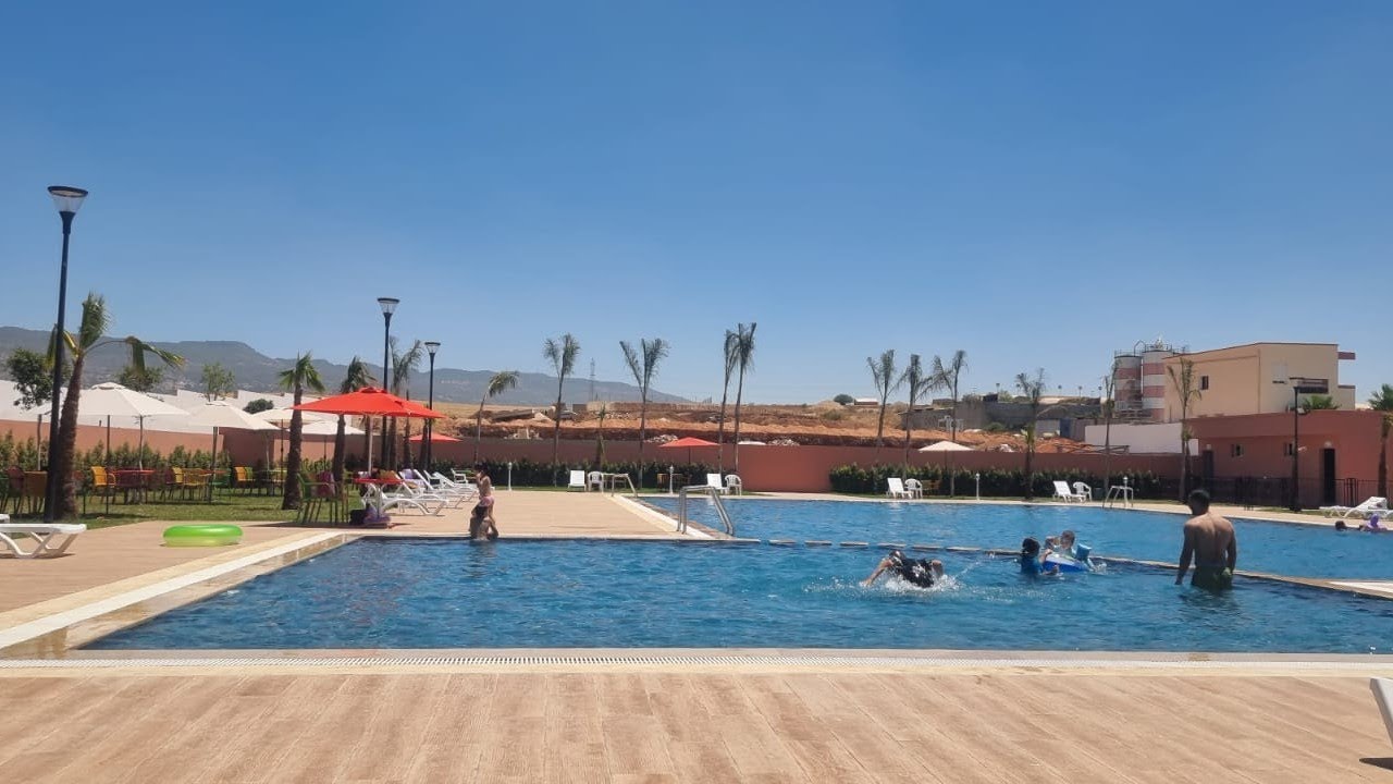 مقهى،مطعم، مسبح.💦.انا غوز _  👌 مدينة سيدي قاسم و مدينة مكناس Anarouz (café,  restaurant, piscine)