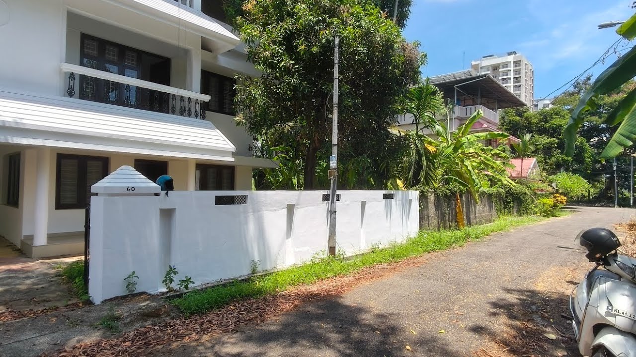 URGENT SALE. എറണാകുളം ഇടപ്പള്ളിയിൽ 5.5 സെന്റ്.2000 SQFT USED HOUSE. 4 BHK, 5 BHATROOM. #video