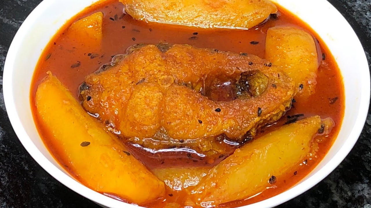 Aam Rui Recipe–Rohu /Katla Fish Curry with Raw Mango–Bengali Fish Curry–Aam Katla Recipe–Macher Jhol