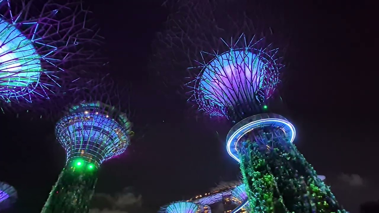 Super Tree Grove Light Show to Opera Music Part 2 Singapore