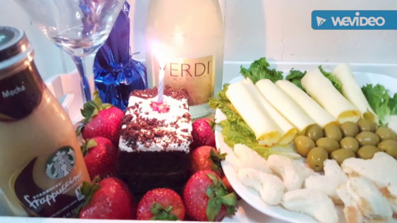 BANDEJAS DE DESAYUNOS ESPECIALES PARA CUMPLEAÑOS Y A ANIVERSARIO Y OCASIONES  ESPECIALES