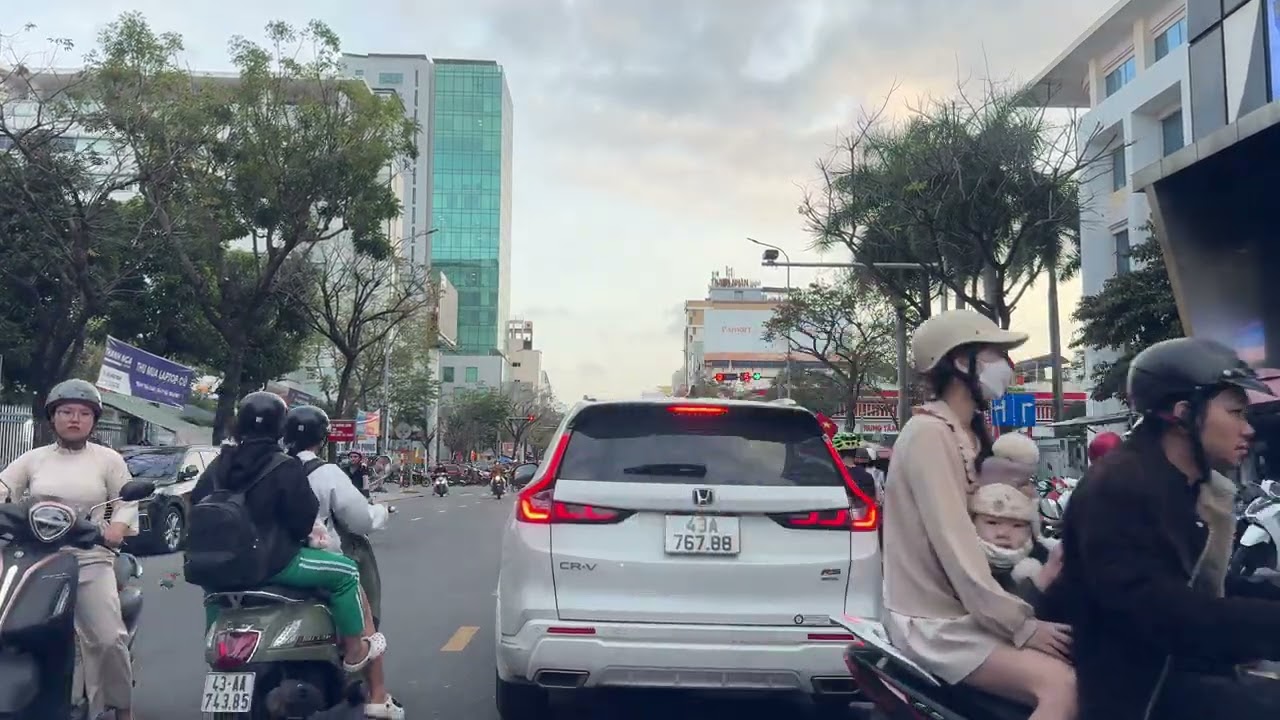 DẠO PHỐ ĐÀ NẴNG-KẸT XE GIỜ TAN TẦM