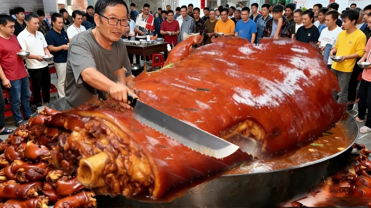 黄安大爷卖卤驴肉，全部只用新鲜肉，顾客排长队，过年一天卖十头驴【小帅探店】