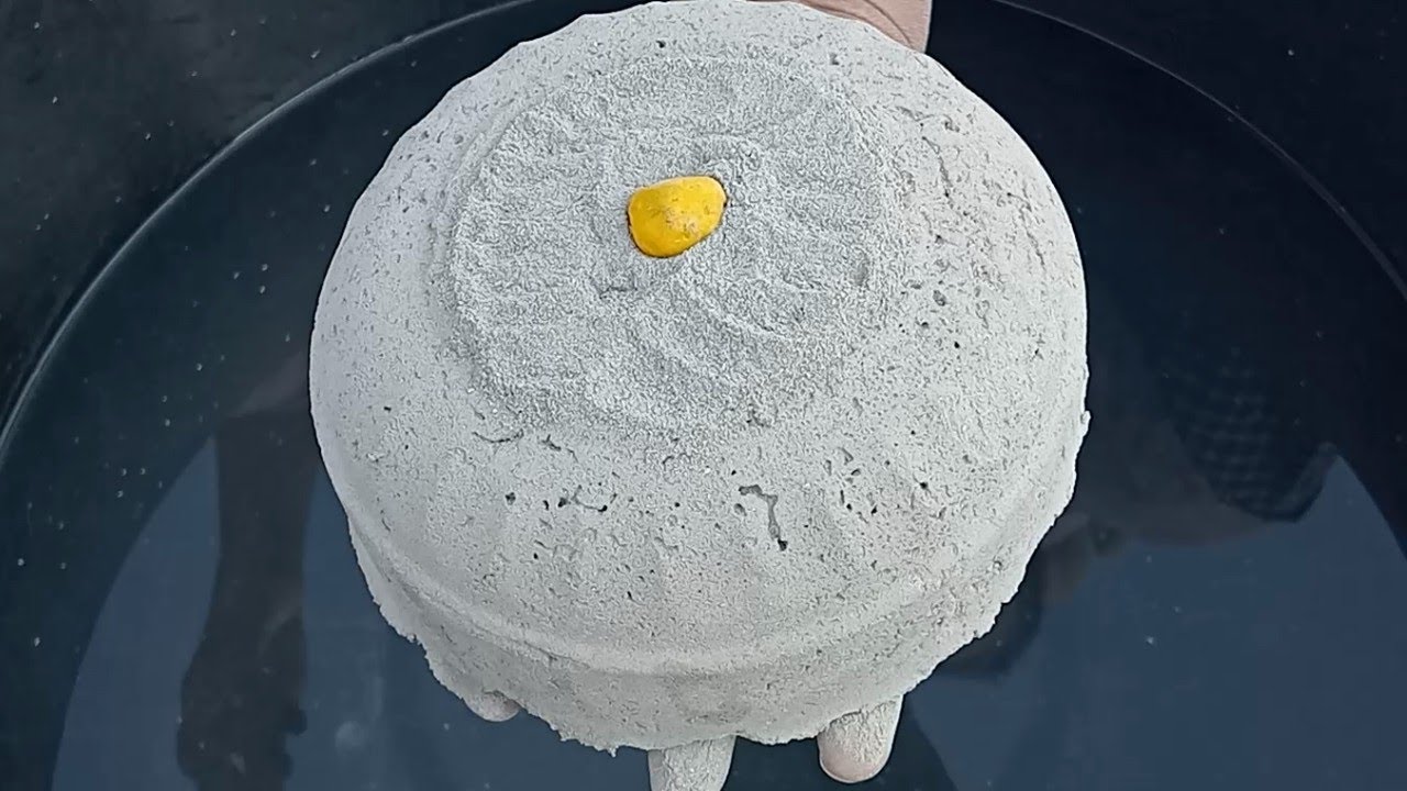 ASMR very soft sand mixed black powder silky smooth dipping crumble in lots of water 💦🥶💦🤤💦
