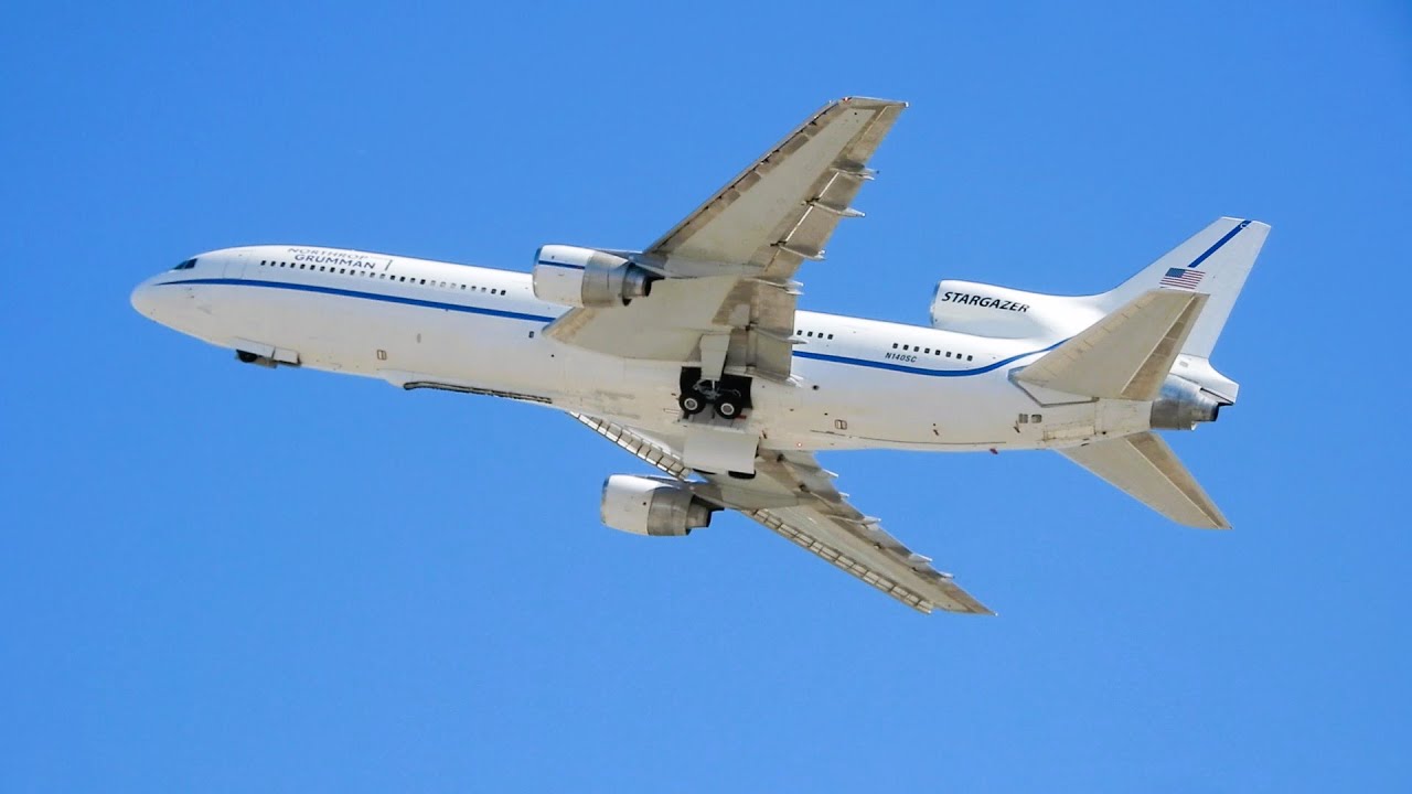 LAST LOCKHEED L-1011 TRISTAR IN THE WORLD START-UP & TAKE OFF - 