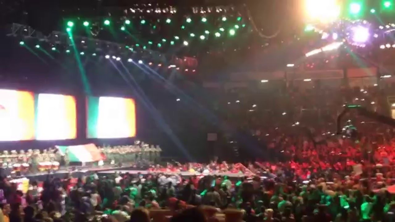 Hermoso. Himno Nacional Mexicano en Mundial de Lucha Libre. Banda de Guerra.