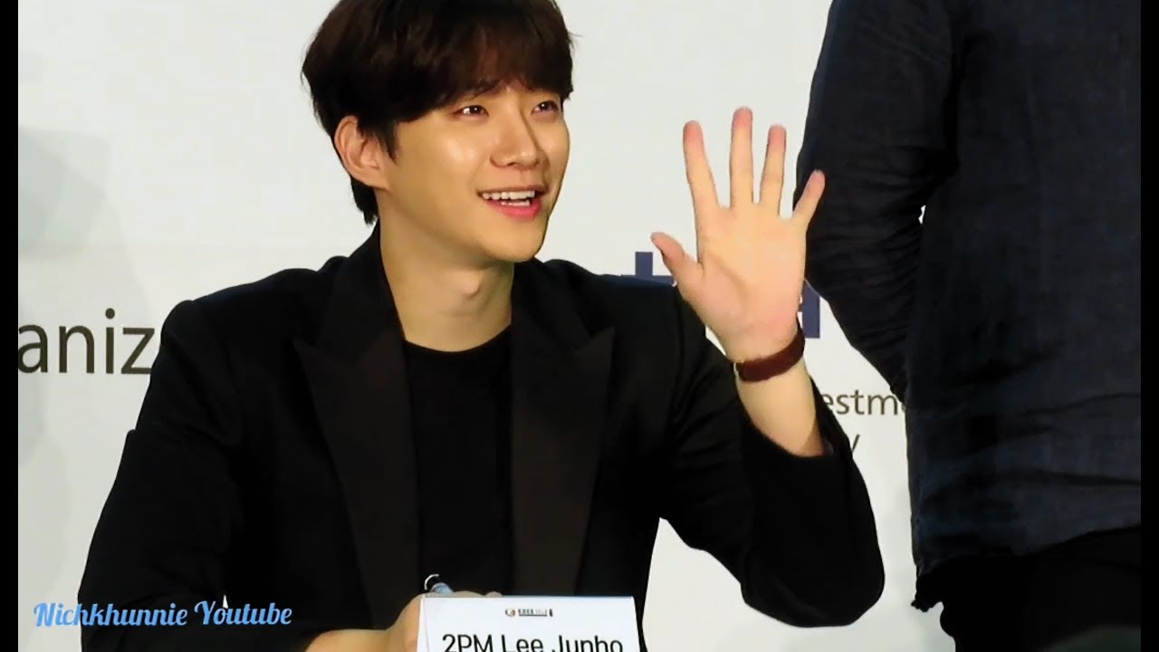 181101 2PM Junho fansign part 1 at Kbee Singapore 2018