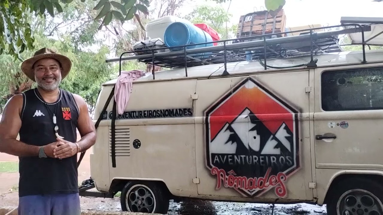 Como  morar em uma Kombi home na estrada, tudo reciclável e artesanal