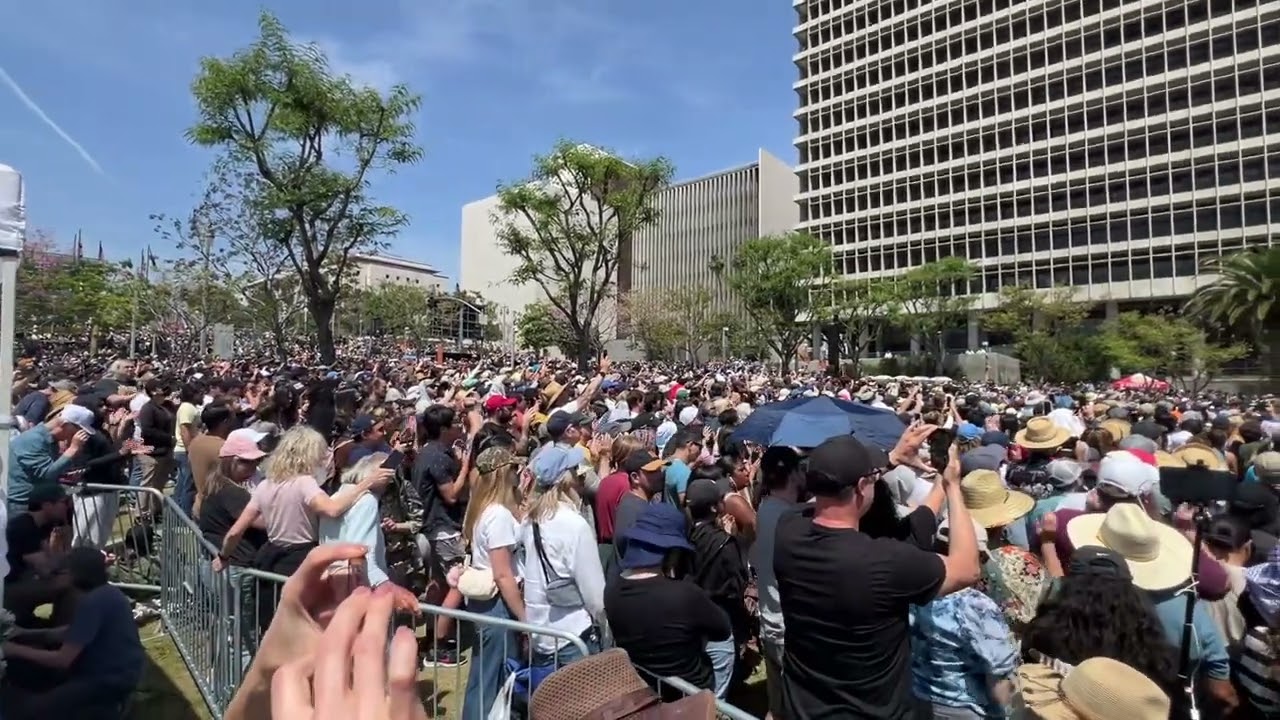 LIVE in Los Angeles Joan Baez at the Bernie- AOC rally against Oligarchy