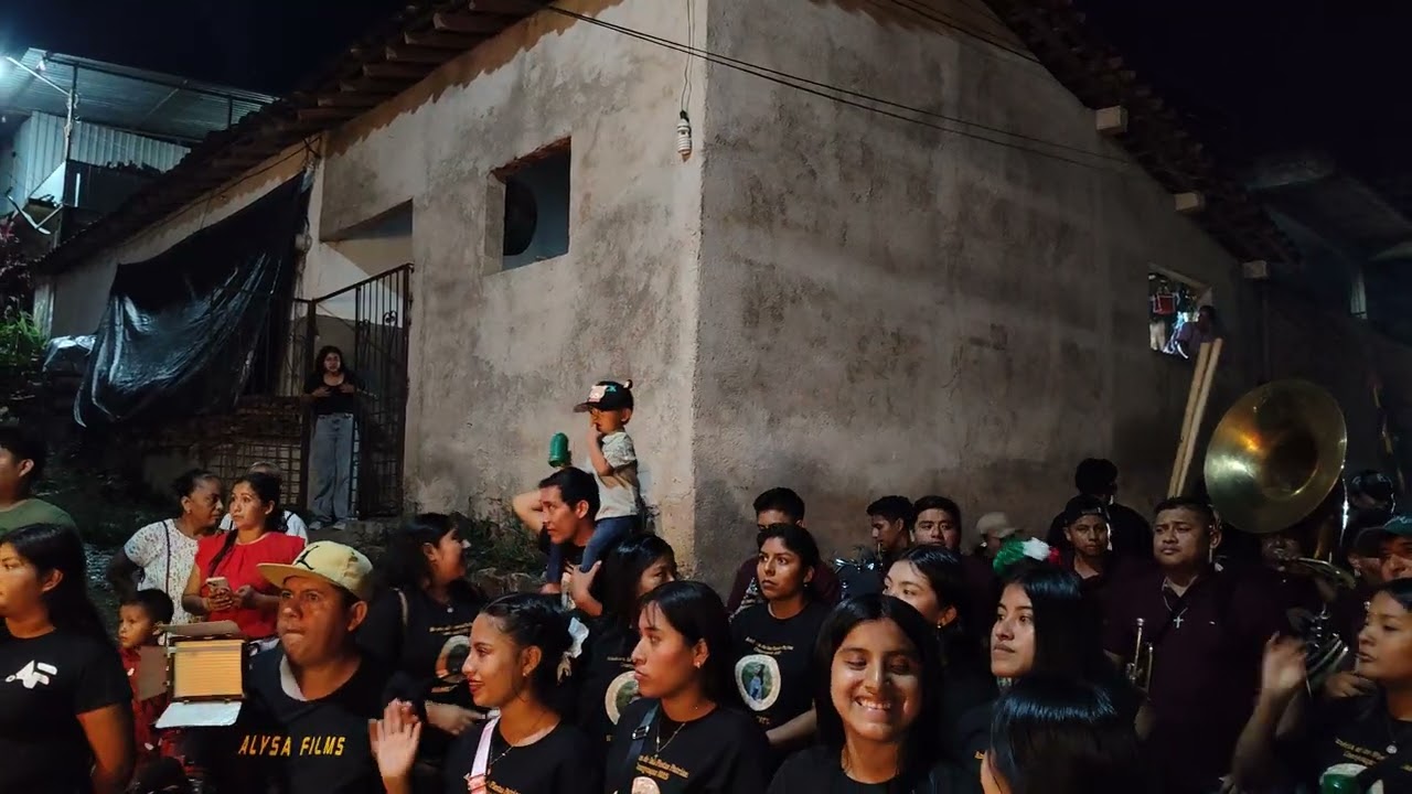 noche del 15 de septiembre en Cozoyoapan Guerrero