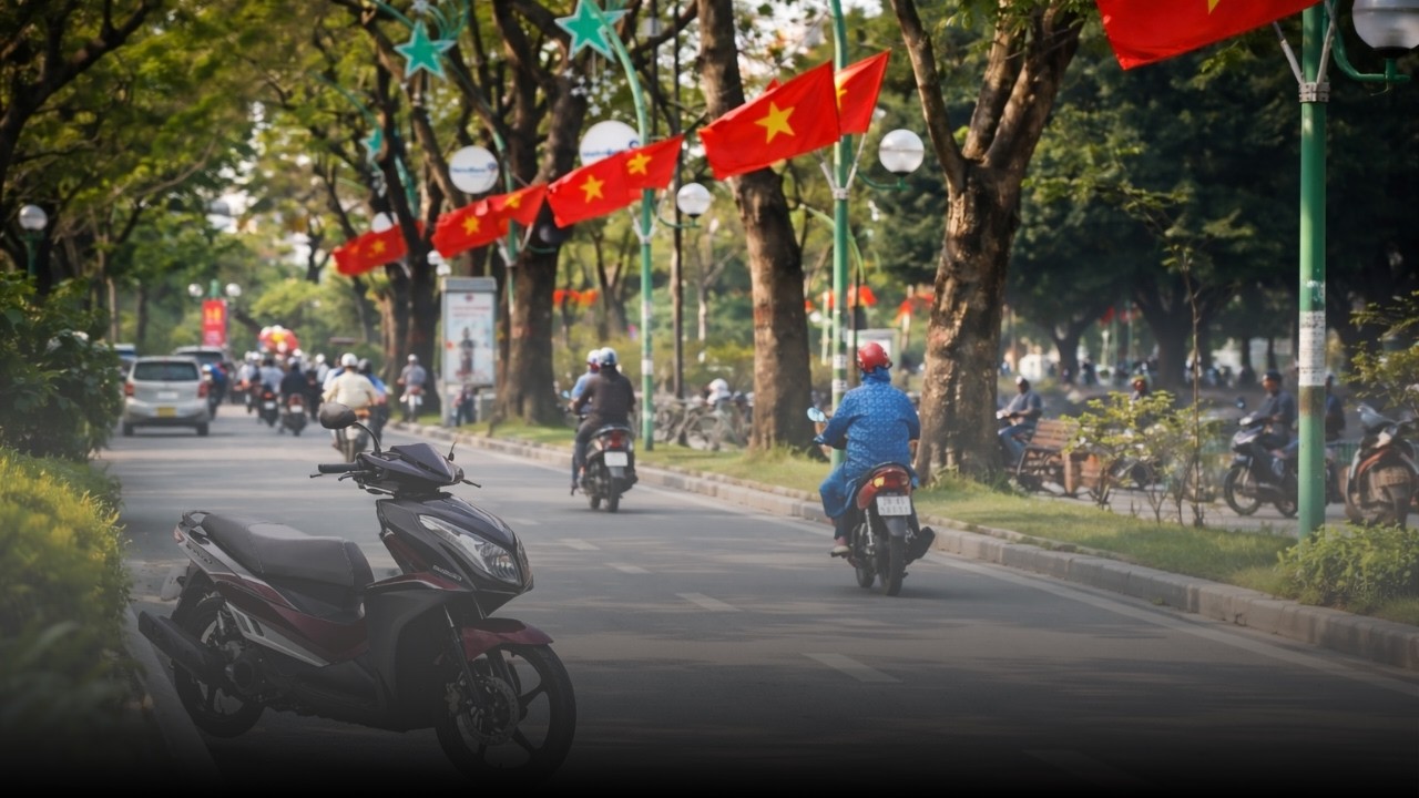 [POV] What It’s Like to Get Gas and Wash a Motorbike Before Tet in Vietnam