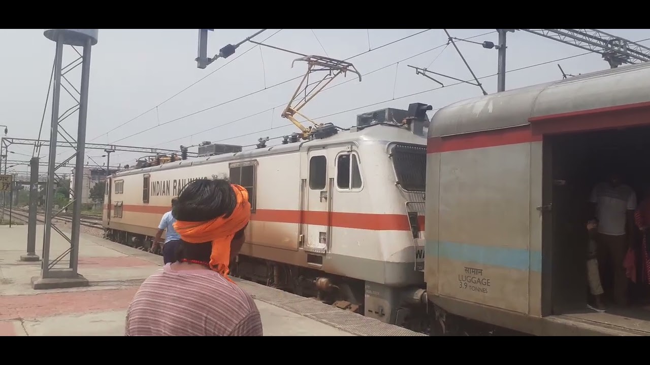 22661 Tiruvannathpuram North SF Express , Yog Nagri Rishikesh To Kochvelli arriving at Muzaffarnagar
