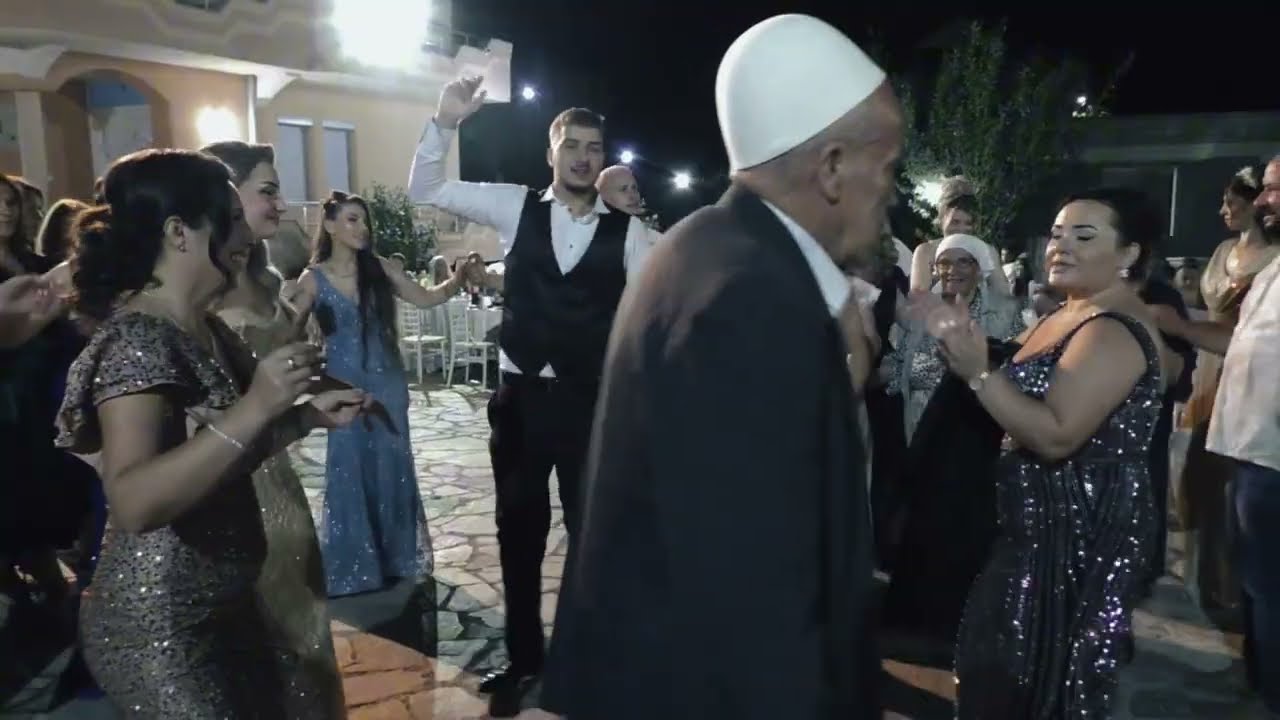 Pavarsie Mazreku - N&Euml; FEJESEN E V&Euml;LLAUT #2025