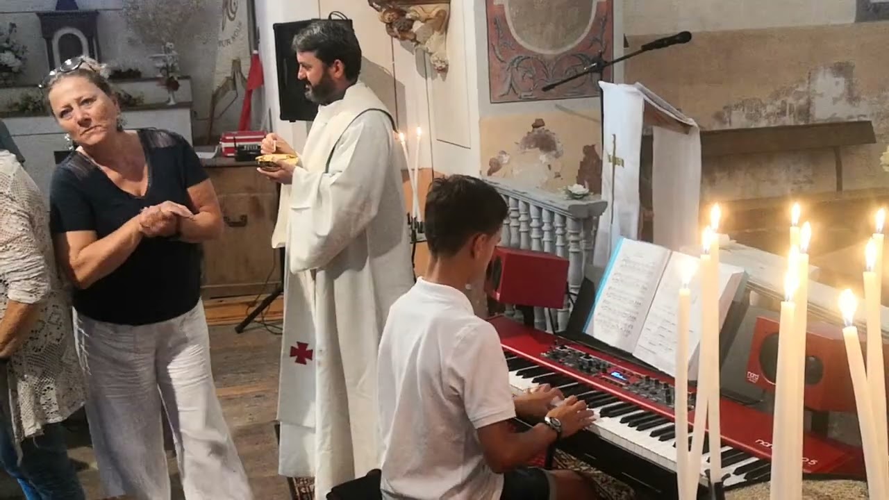 Procession de la Vierge Marie pour la Nativité, chapelle de Montaillou, Hatikvah joué au piano