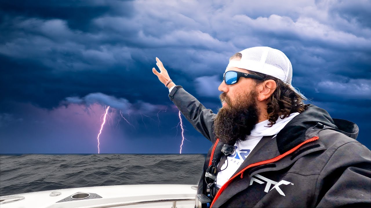 Caught In DANGEROUS Lightning Storm!