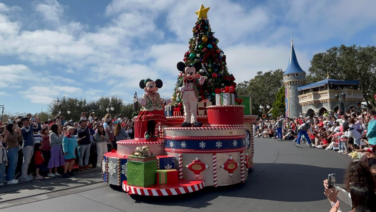 Disneyworld Magic Kingdom: Mickey's Once Upon A Christmas Time Parade (Christmas Eve 2024)