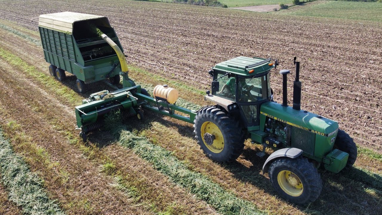 Chopping Hay 2023 in Iowa - John Deere 4450, 3970 Chopper, & 716a Wagons