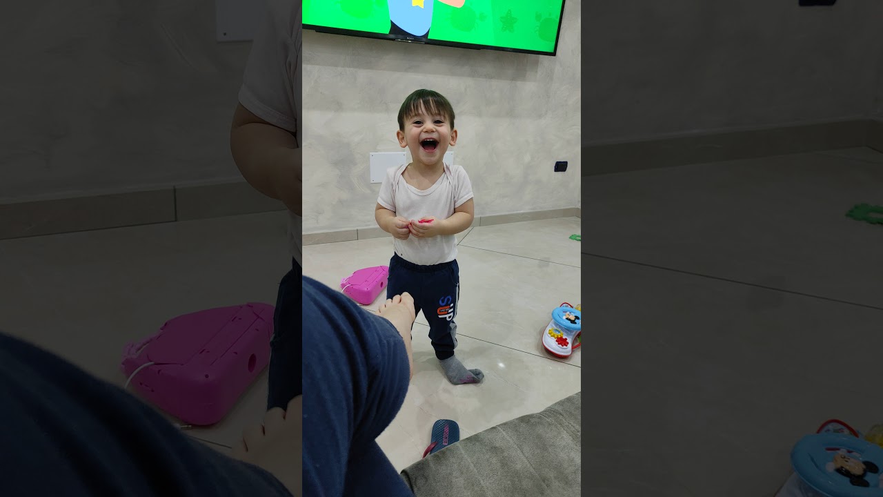 Trattamento piedi🤣#amoreperifigli#giochiamoinsieme#bimbifelici#shorts
