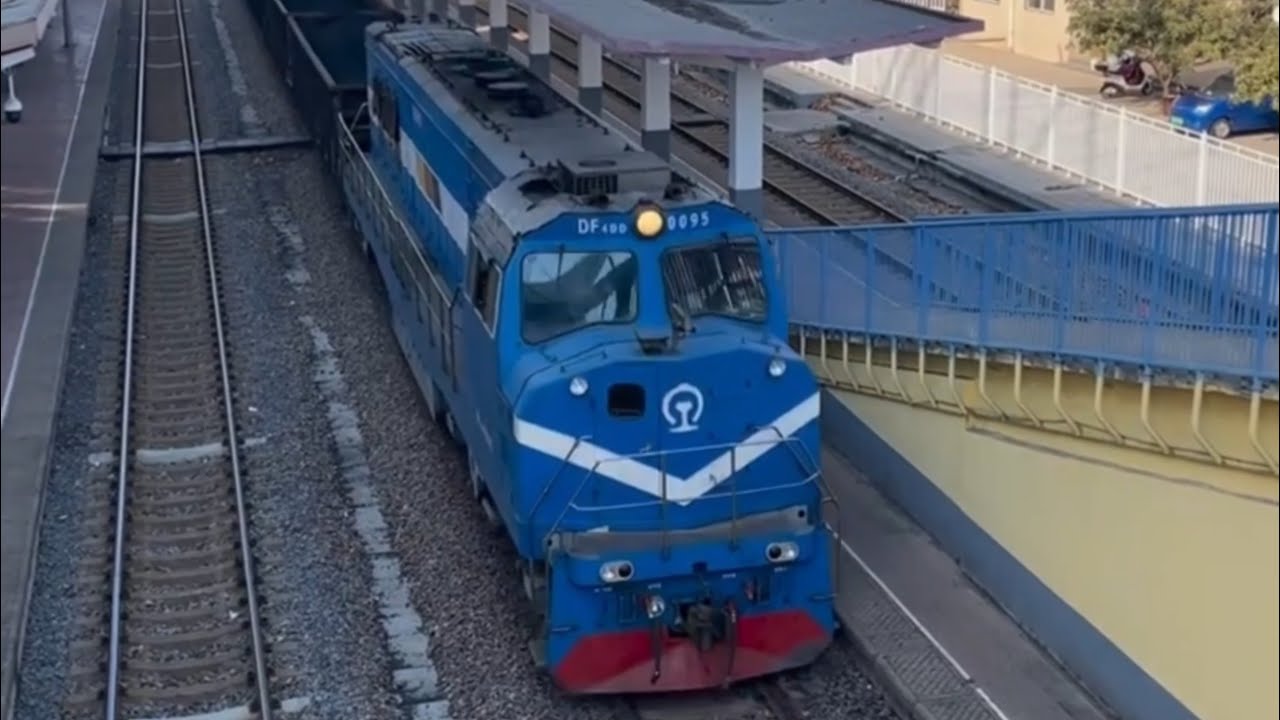 Power in Motion | A Closer Look at a Coal Locomotive in Action!