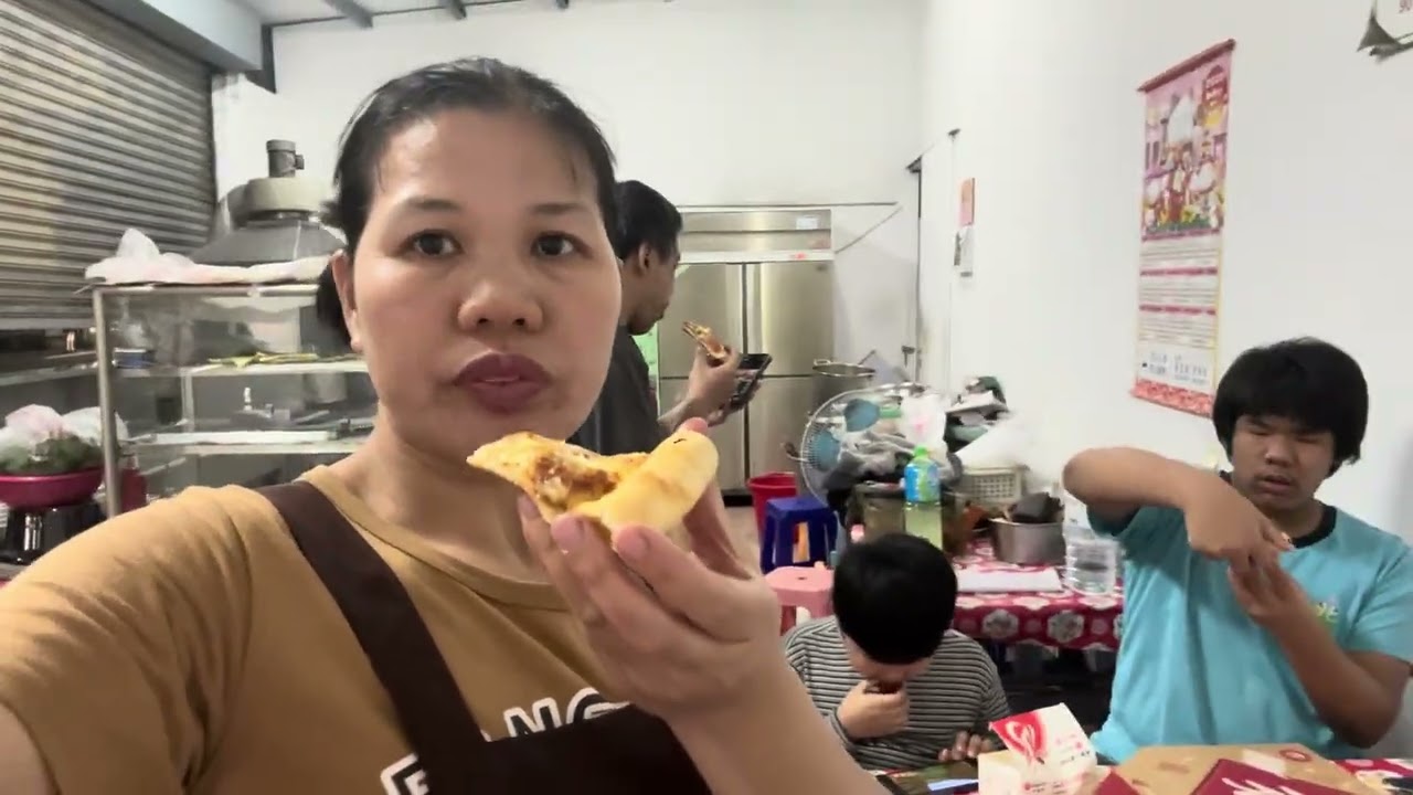 Chia sẻ cuối năm của gia đình NHƯKUATV ăn mừng pizza chia sẻ cuộc sống lấy chồng ở xứ đài 台灣分享影片