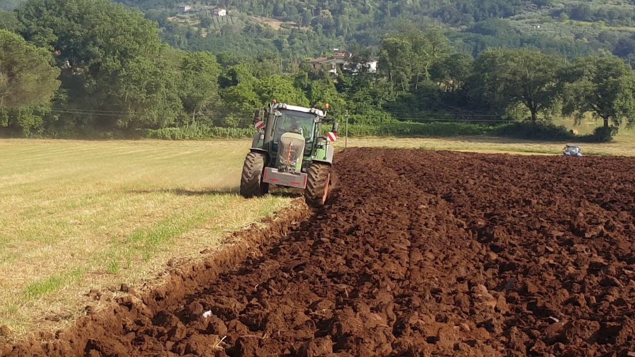 Fendt 828 vario arratura 2019 con trivomero voltarecchio