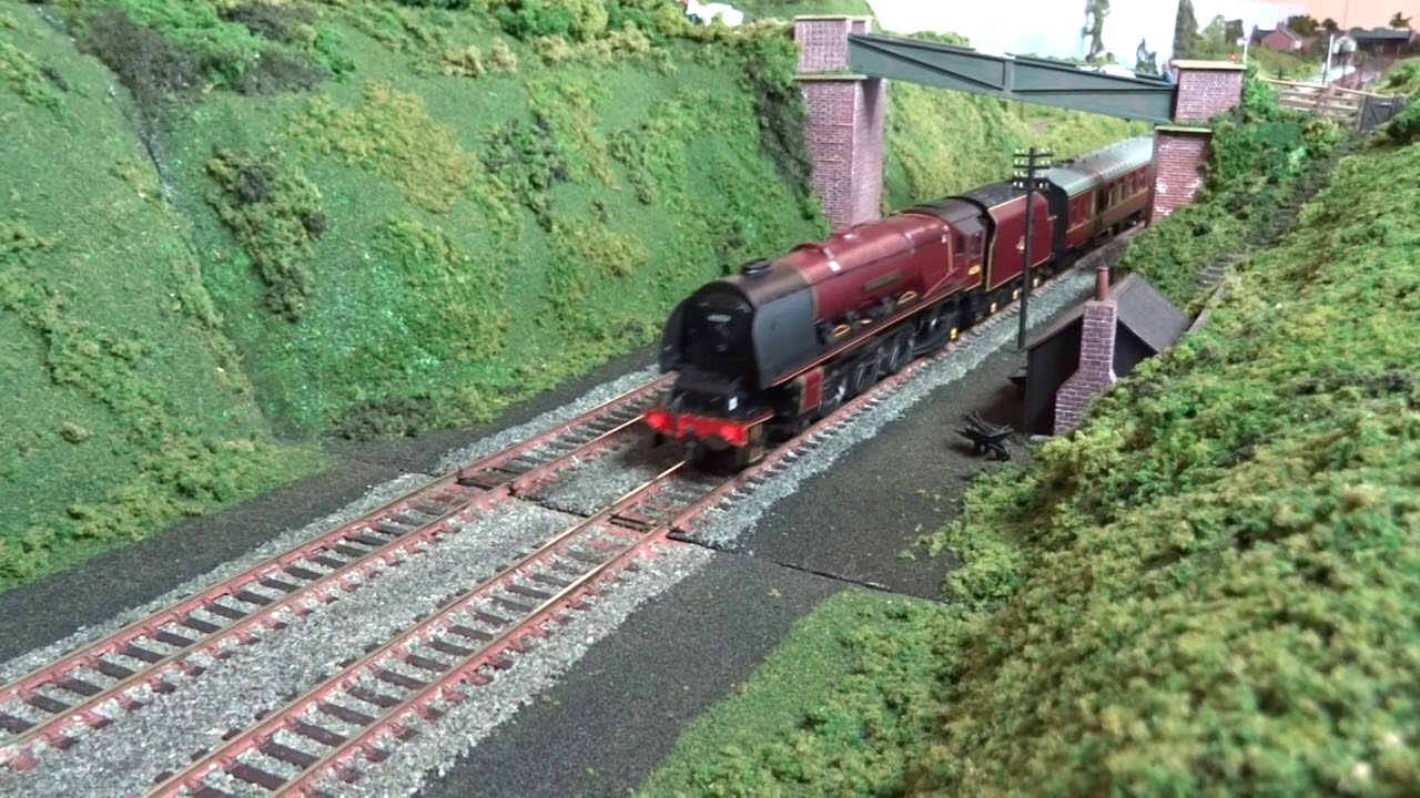 HM125: Hornby Stanier 'Duchess' 4-6-2 for 'OO'