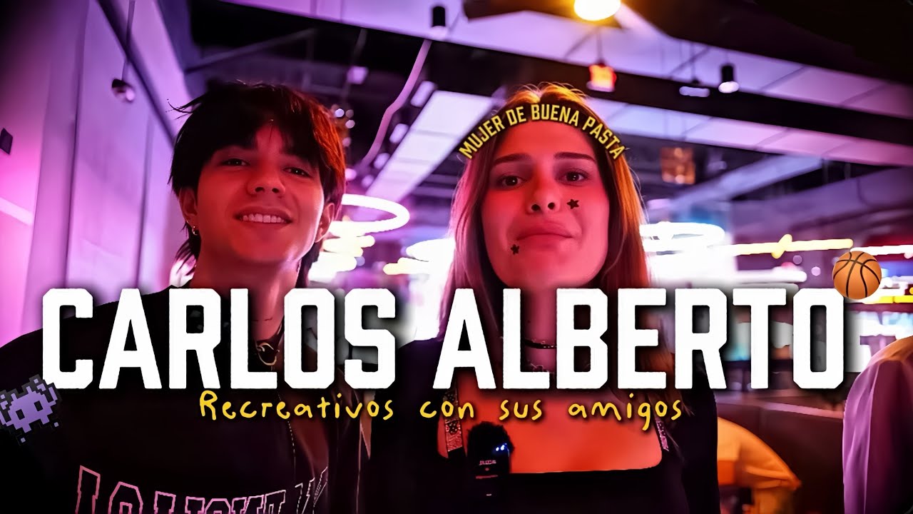 Carlos Alberto en los recreativos con sus amigos