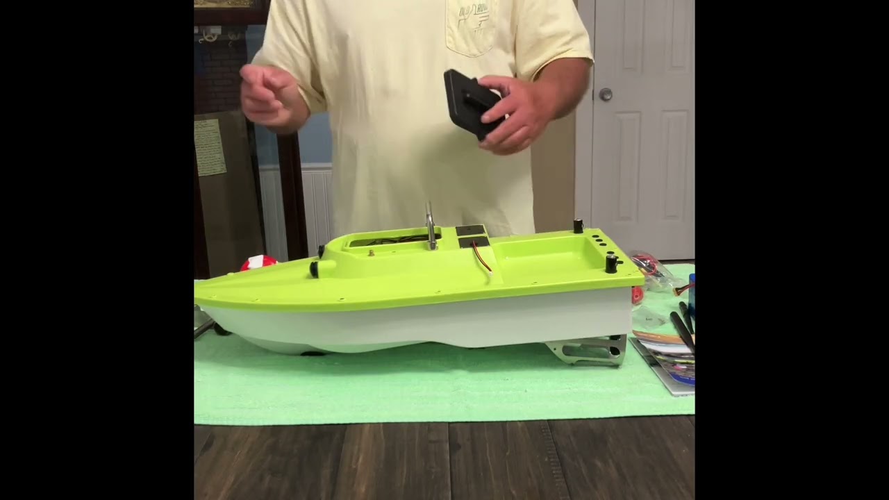 Cresea S80 R/C Bait Boat UnBoxing. 