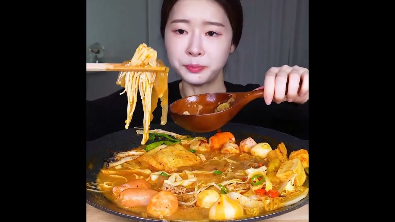 Noodles, Mushroom, Fish balls & Sausage | Mukbang Asmr Part 1