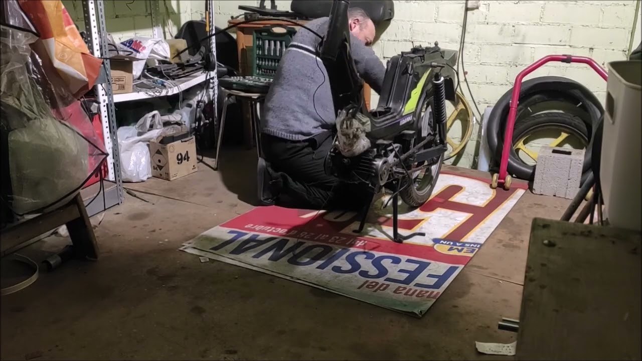 Dae's motos montando el motor al chasis derbi variant