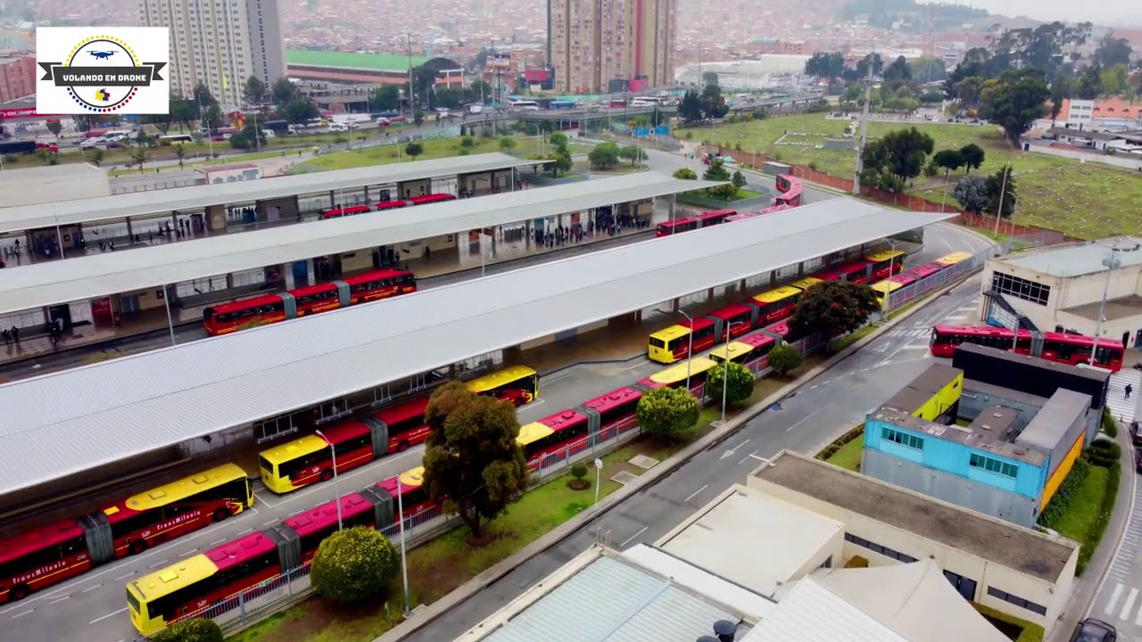 VOLANDO EN DRONE 4K - BOGOTA 2021 - PORTAL DEL SUR - COLOMBIA