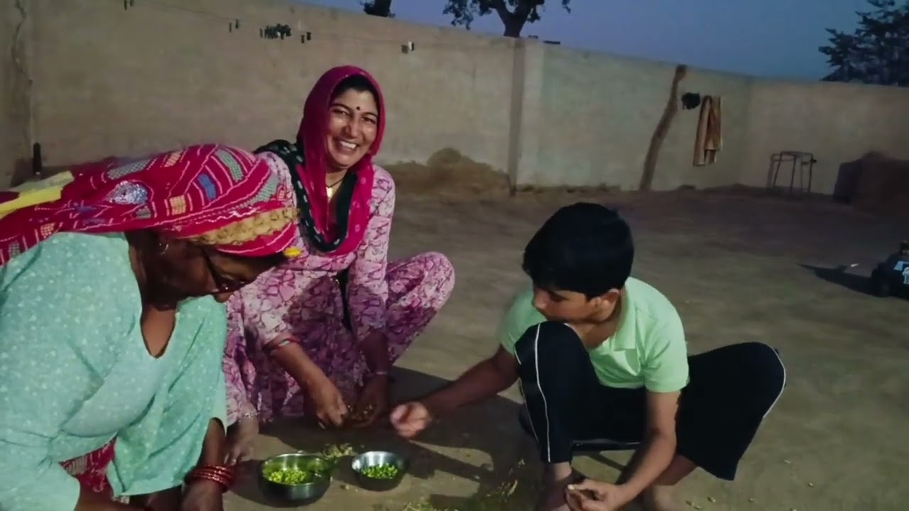 जब मलका चने लेने खेत में गई तो खेत के मालिक उसके पीछे क्यों भागे।।