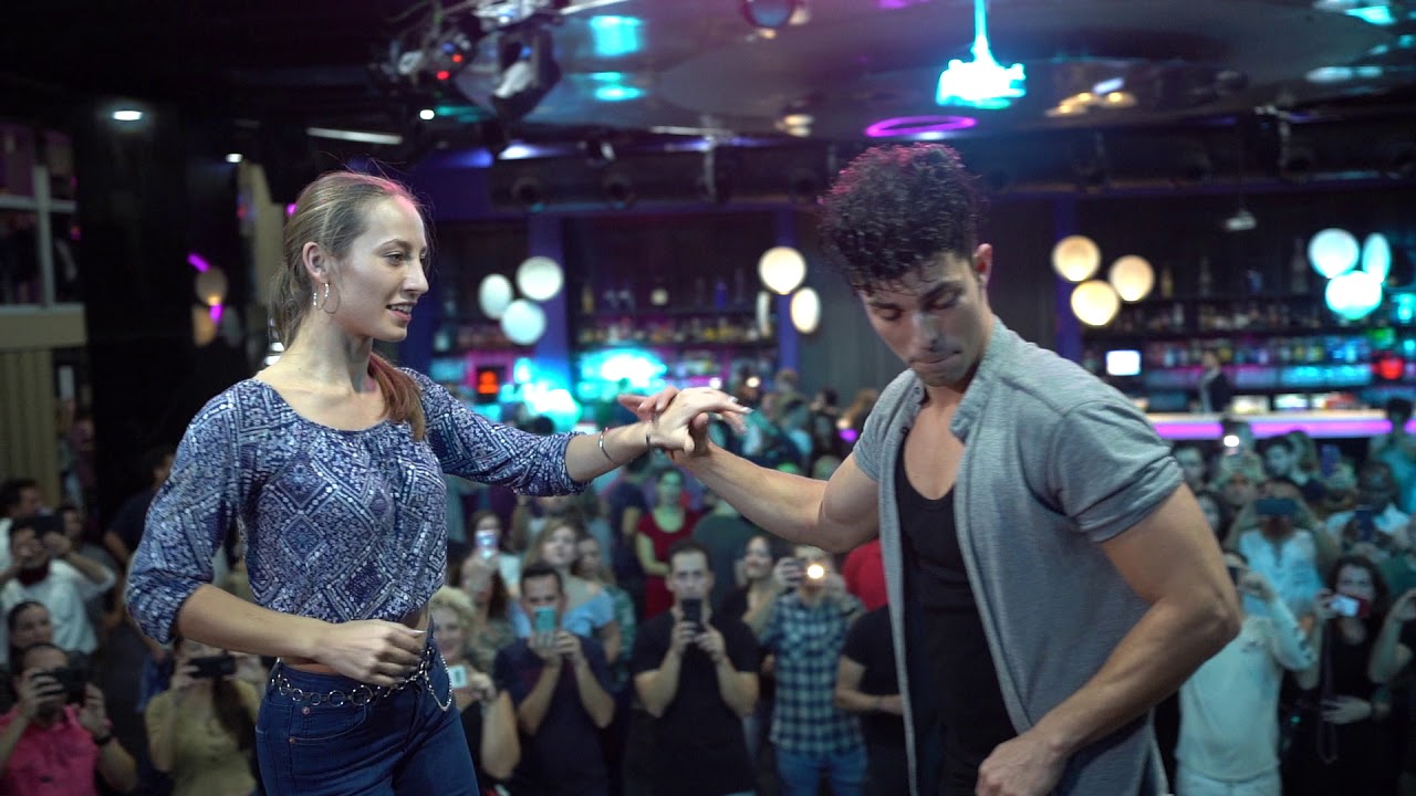 Alain y Eve ( Prince Royce- Amor prohinido)