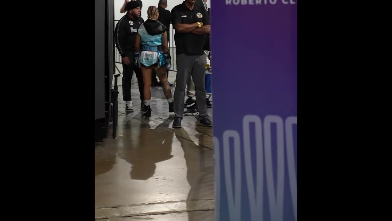 Ebanie Bridges getting some last minute tips from Kell Brook before her fight in Puerto Rico 