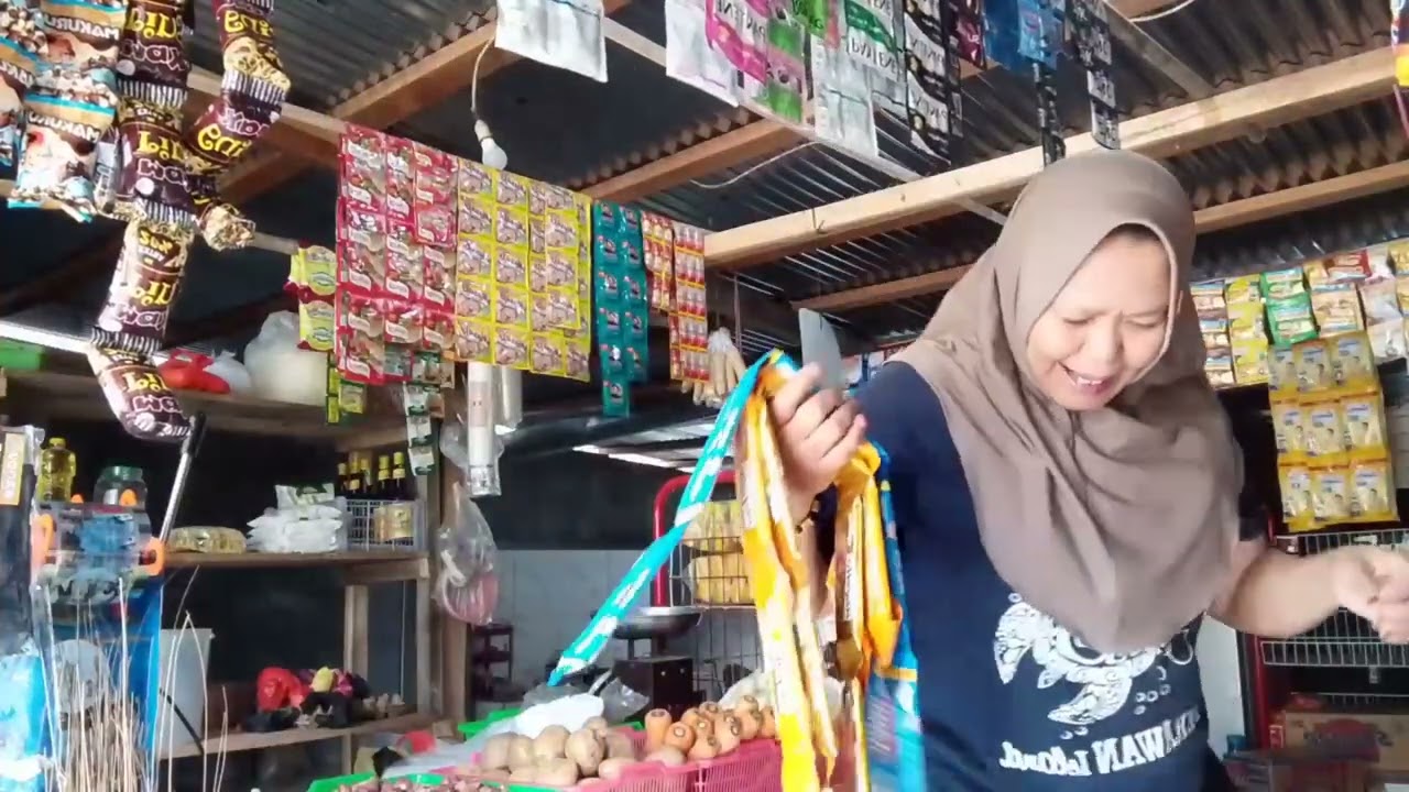 Isi warung lagi baru pulang dari kalimantan Timur 