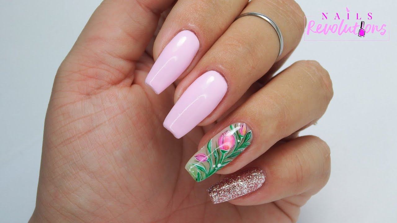 Tulip nails art / Molly Lac