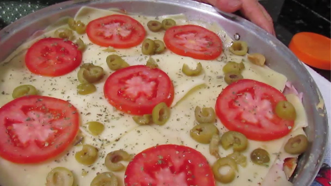PIZZA DE PÃO VELHO VOCÊ NUNCA MAIS VAI JOGAR O PÃO AMANHECIDO FORA DEPOIS DE VER ESTA RECEITA