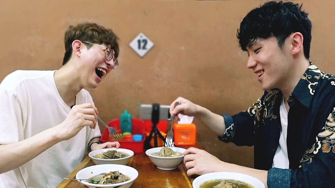 ORANG KOREA NYOBAIN MAKAN BAKSO RUSUK [Selamat Makan]