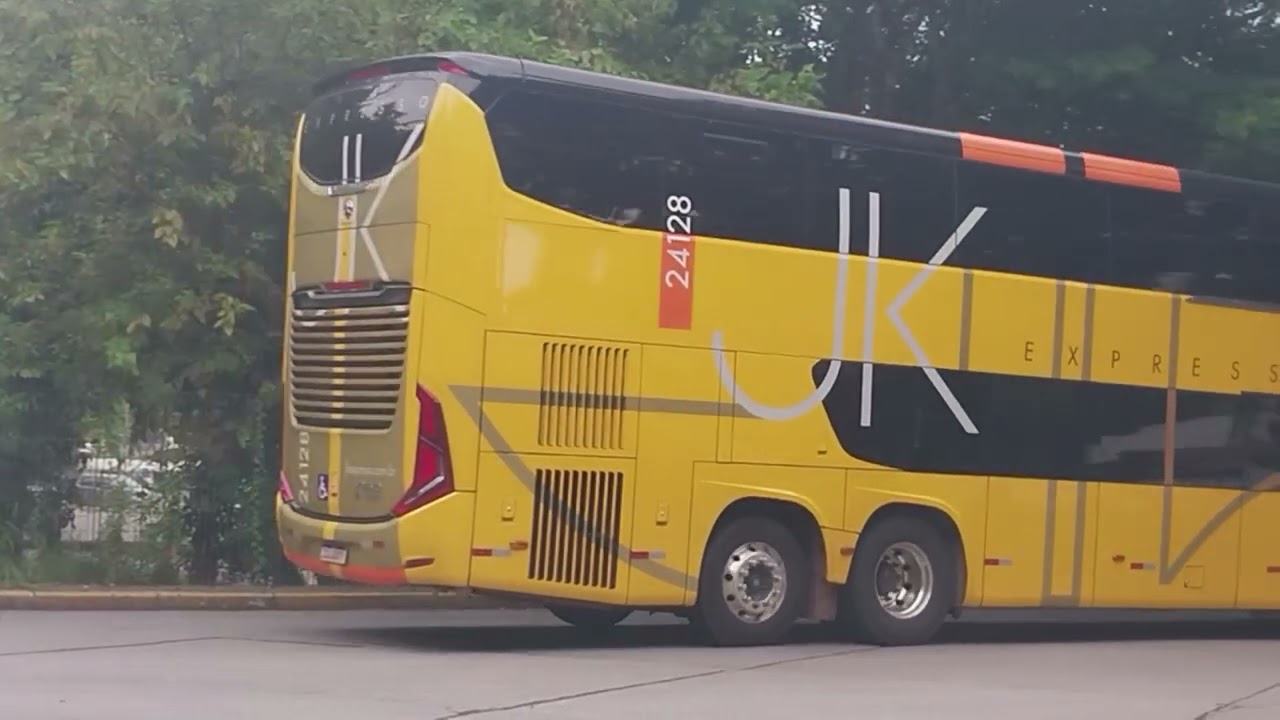 Saída ao meio-dia no Tietê: carro 3000 da Santa Maria e G7 8x2 da Transtab a serviço da Viação Penha
